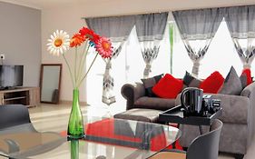 Elegant Poolside Retreat 2-Bed Luxury Guesthouse